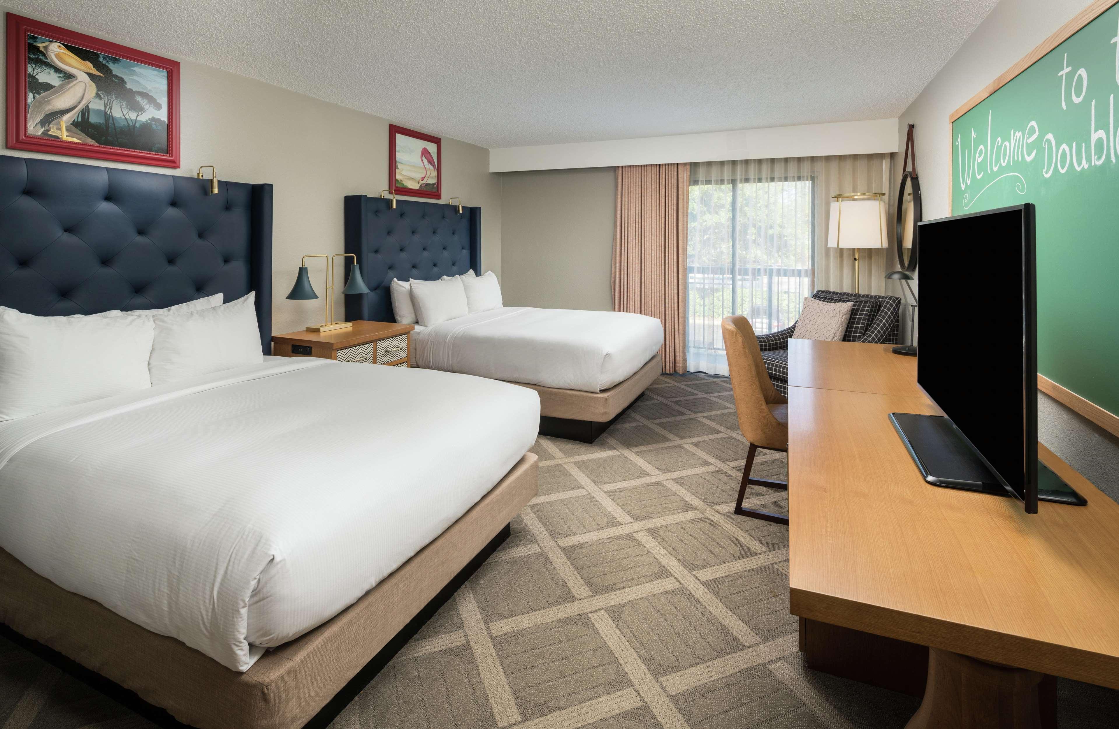 Doubletree By Hilton Gainesville Exterior photo