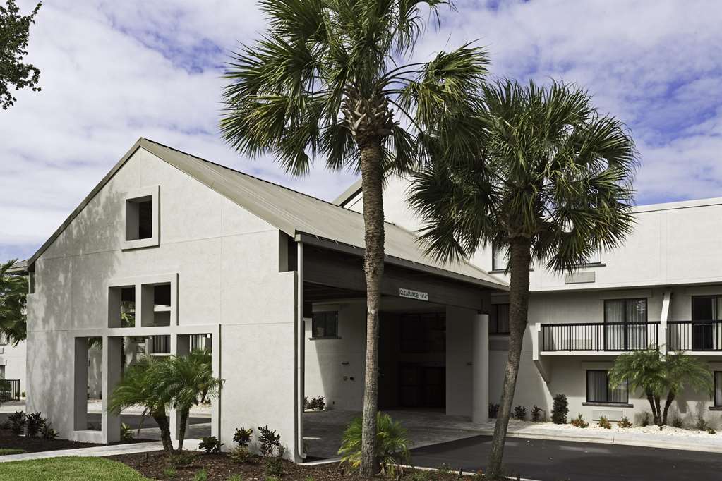 Doubletree By Hilton Gainesville Exterior photo