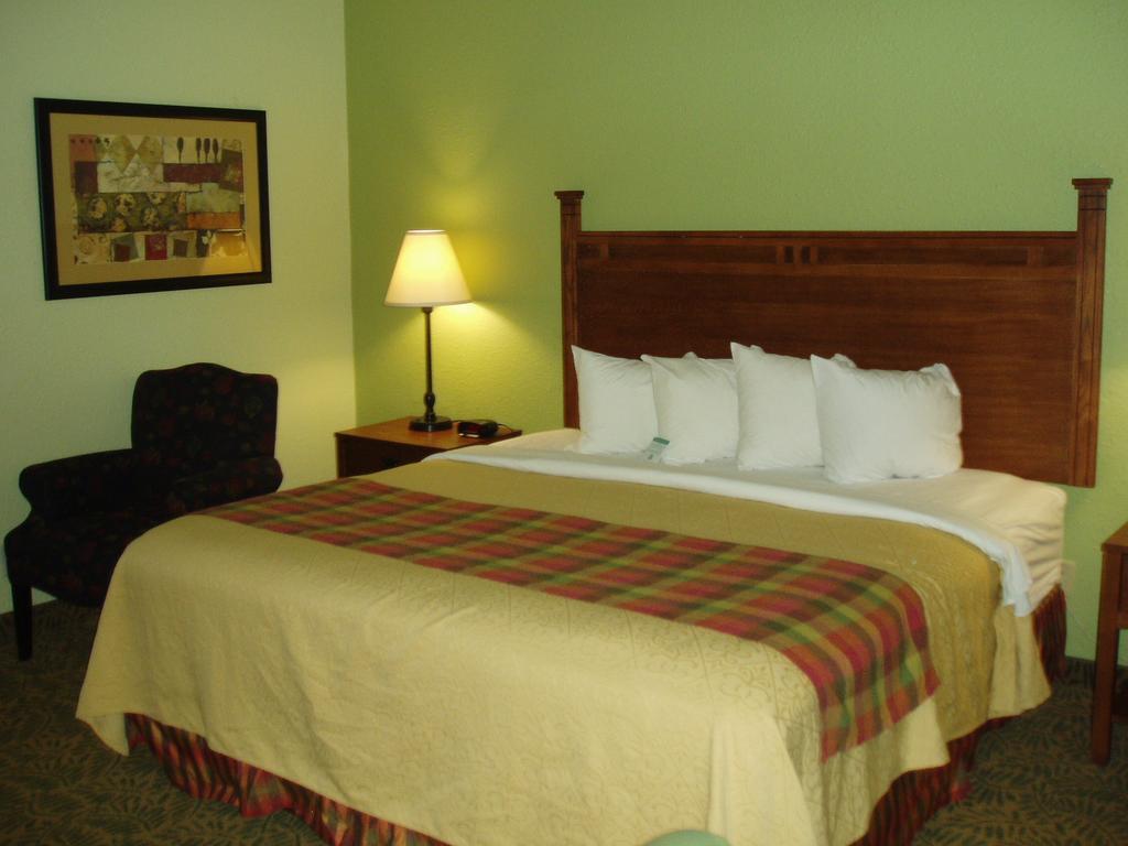 Doubletree By Hilton Gainesville Exterior photo